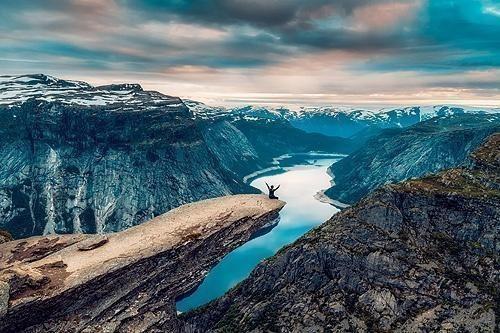 Trolltunga in Norwegen Outdoortour in den Bergenin Norwegen