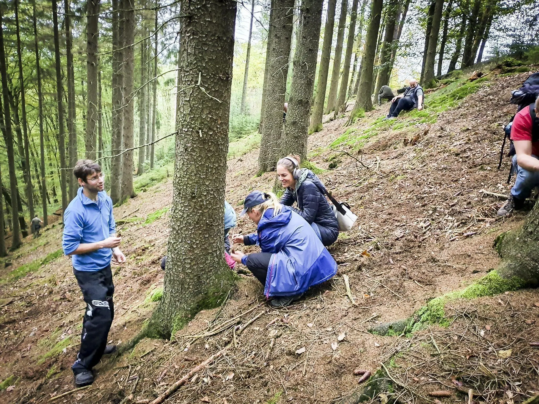 Einblick in eine Survival-Übung mit WDR 5 Reportern