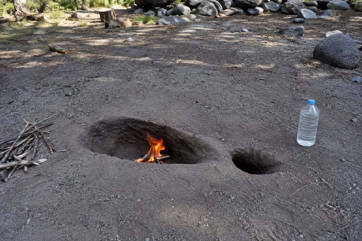 Dakota Fire Hole mit Feuerkammer und separater Luftöffnung